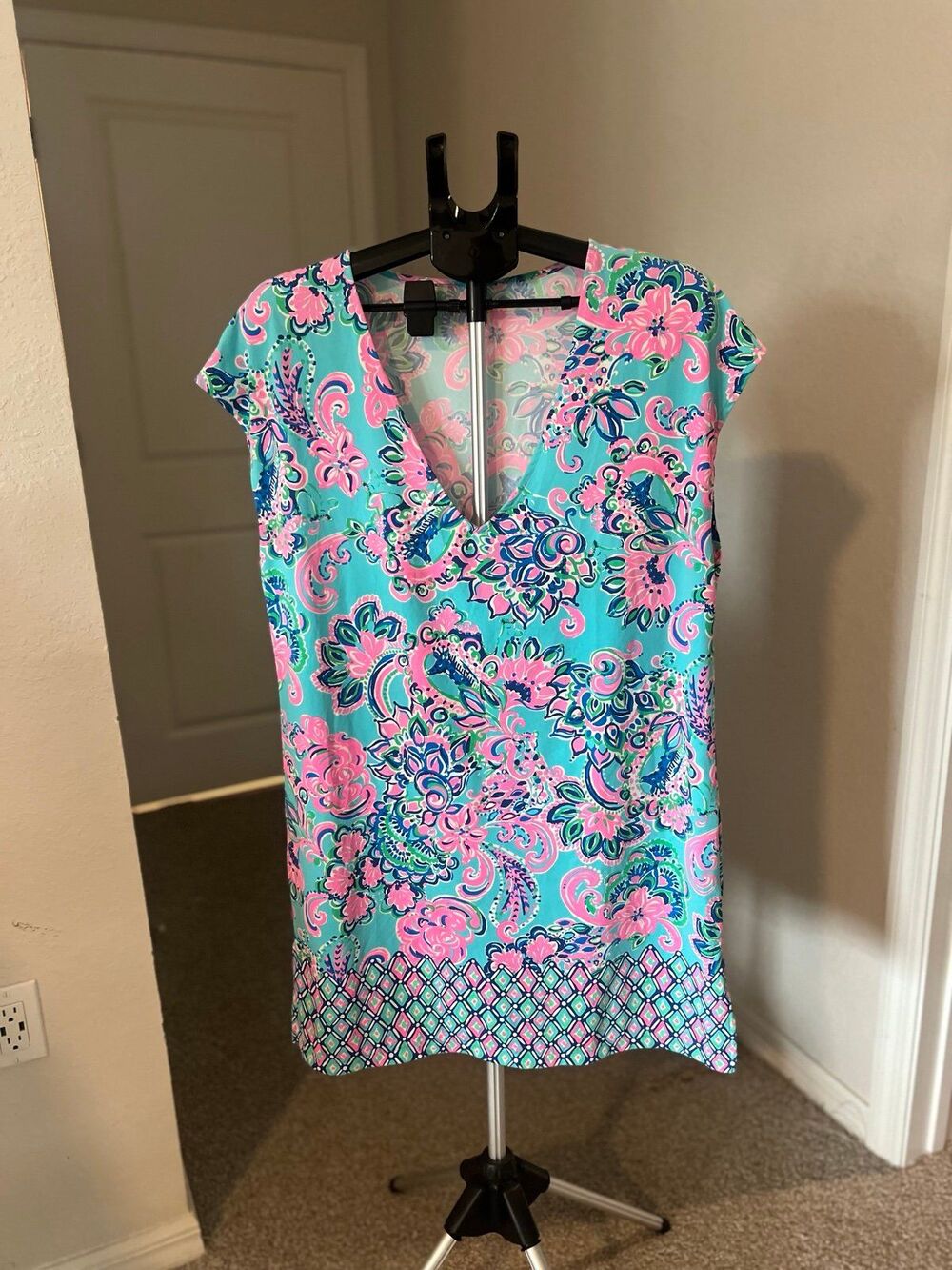 Lilly Pulitzer Tropical Pink & Blue V-Neck Giraffe Dress Women’s Size Medium